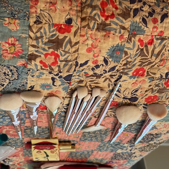 11-count Assorted Wet N’ Wild Brushes - Picture 4 of 4